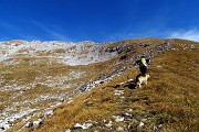 46 Salendo alla cresta di Cima Menna 